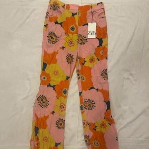NWT Zara Floral print pants !!! Size L